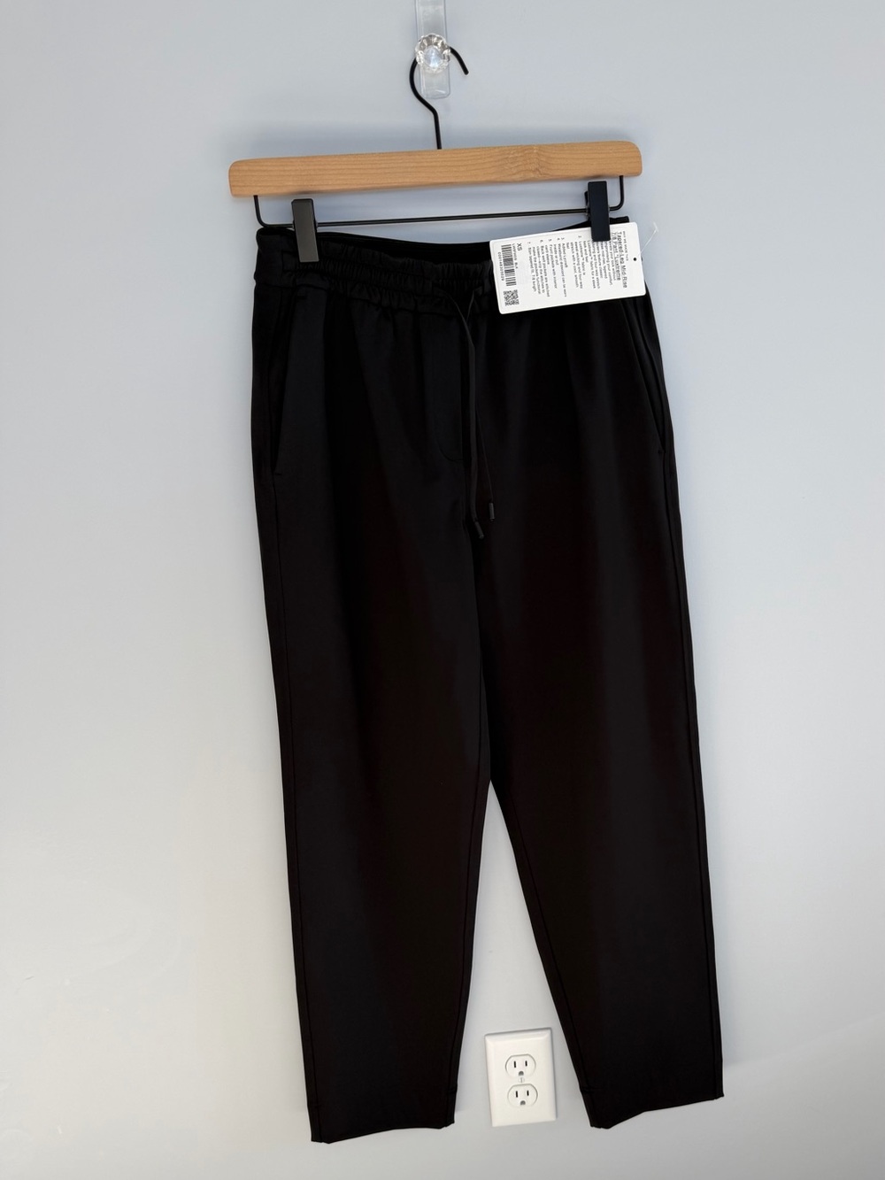 Lululemon NWT women’s tapered leg mid rise 7/8 pant * Luxtreme Black size XS